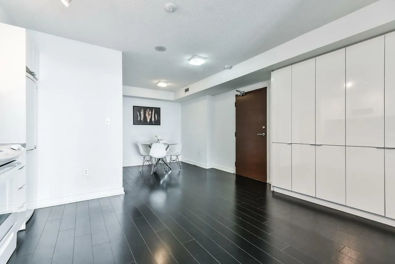 Iceboat Terrace Luxury Condos Toronto Kanada